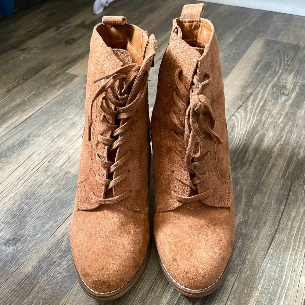 Tan booties with zipper size 7 - Picture 1 of 4